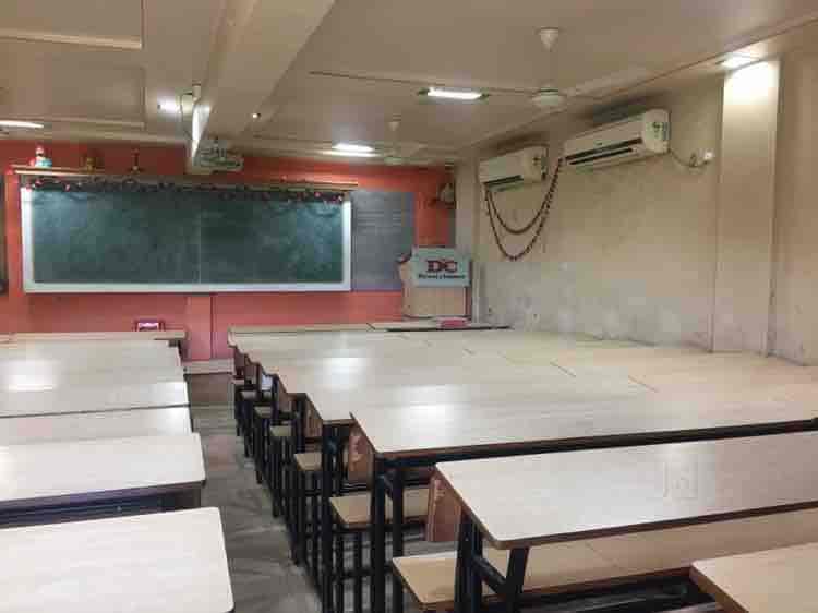 Air-conditioned classroom at Desai Classes